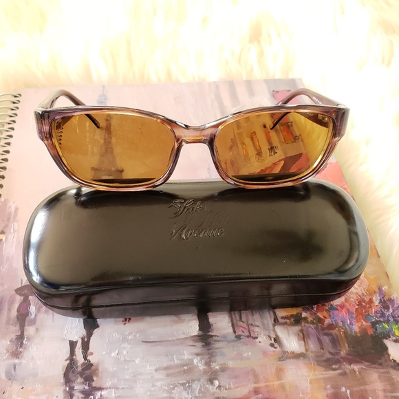 Saks Fifth Avenue Accessories - Saks Fifth Avenue Sunglasses and case set
